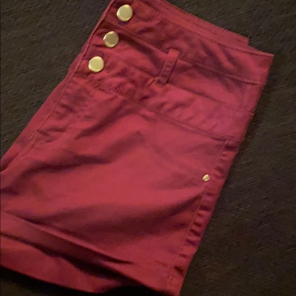 ✨New Refuge Burgundy High Waist Shorts, Size 8✨ - Picture 3 of 4
